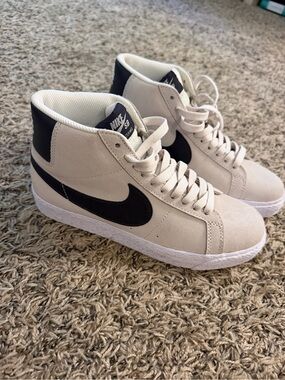 NWOT Nike SB Mid-Top Sneakers in White and Black
